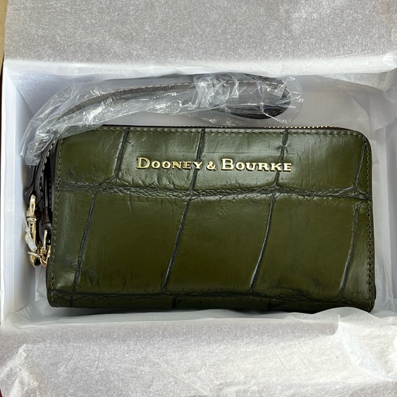 Dooney & Bourke Olive Denison Zip Around Phone Wristlet Croc NWT in box - Picture 5 of 6
